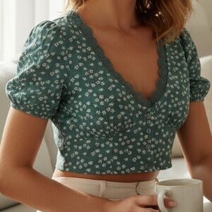 Kendall & Kylie White and Green Tie Front Crop Blouse